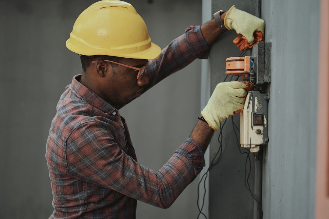 Top Tampa Bay Electricians: Expert Service, Lightning-Fast Response